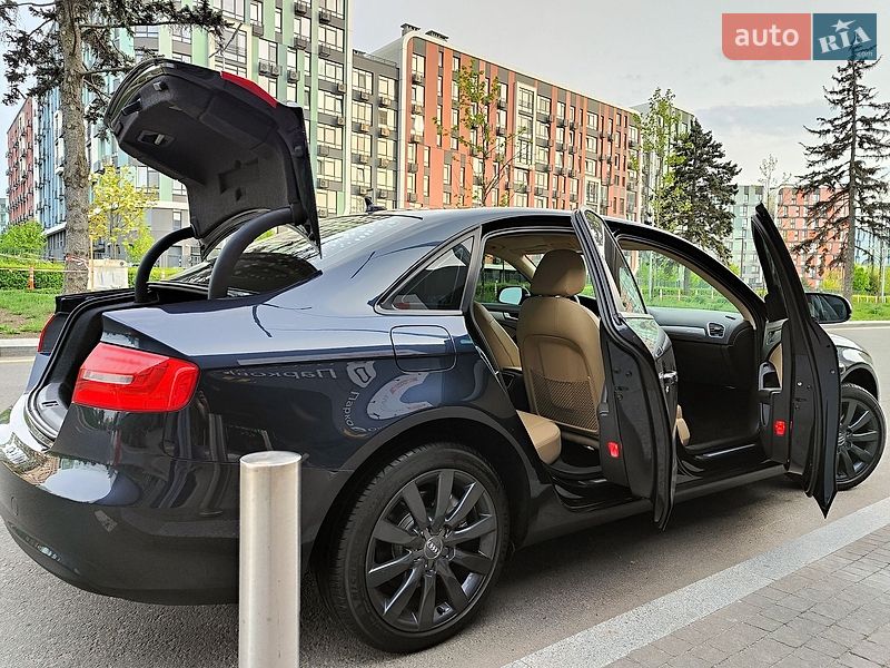 Седан Audi A4 2013 в Киеве