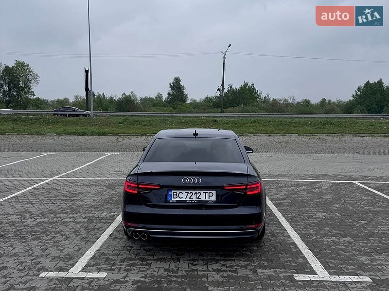 Седан Audi A4 2018 в Львове