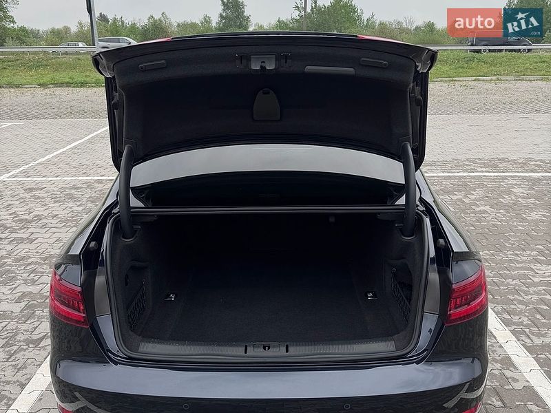 Седан Audi A4 2018 в Львове