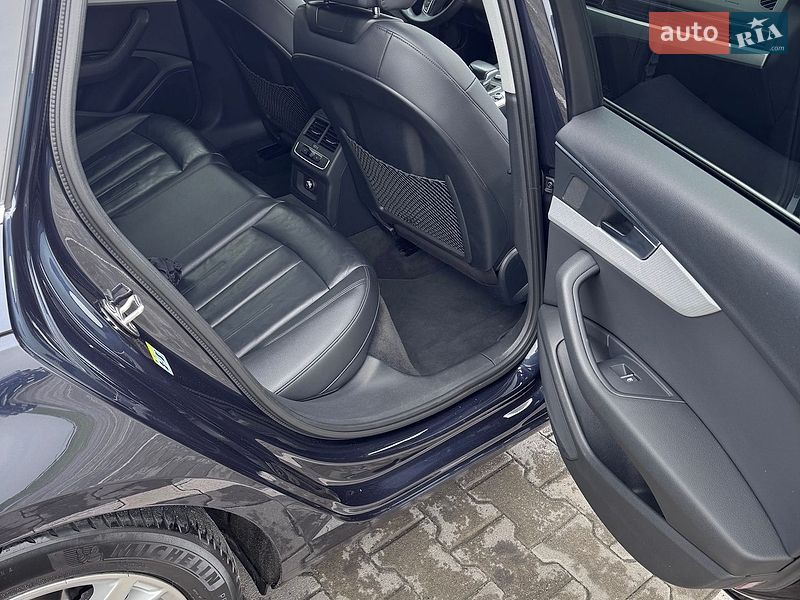Седан Audi A4 2018 в Львове