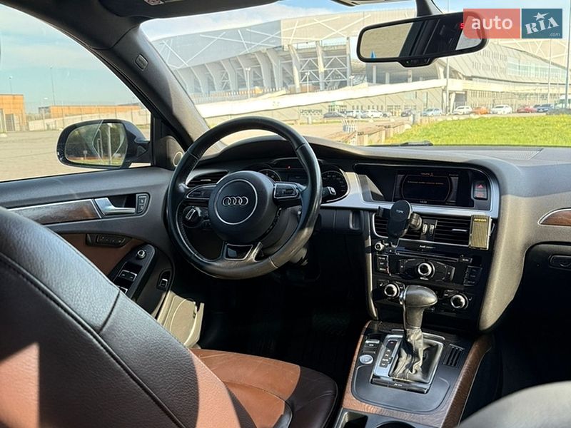 Седан Audi A4 2015 в Львове