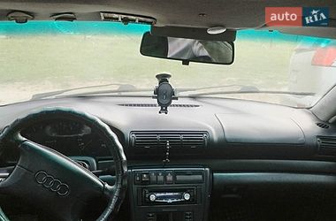 Седан Audi A4 1995 в Косові