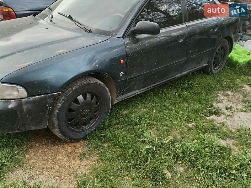 Седан Audi A4 1995 в Косові