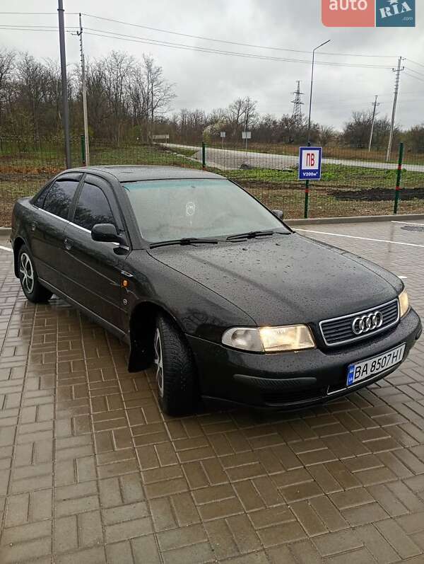 Седан Audi A4 1997 в Голованевске
