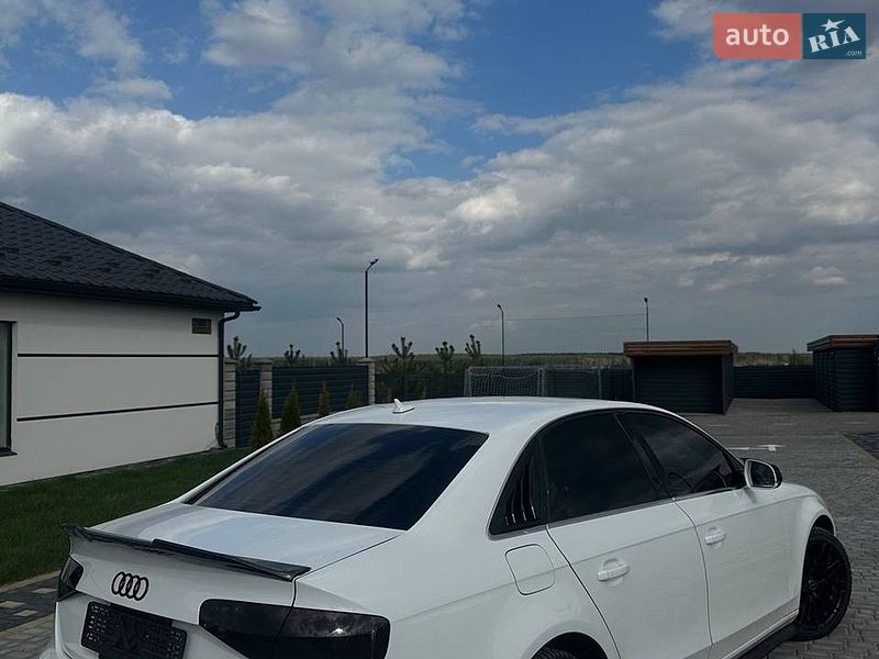 Седан Audi A4 2013 в Вараші