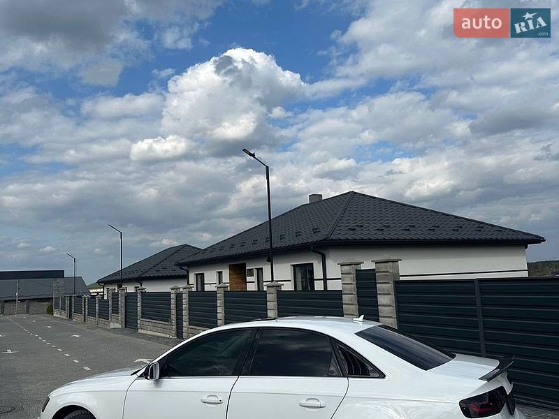 Седан Audi A4 2013 в Вараші
