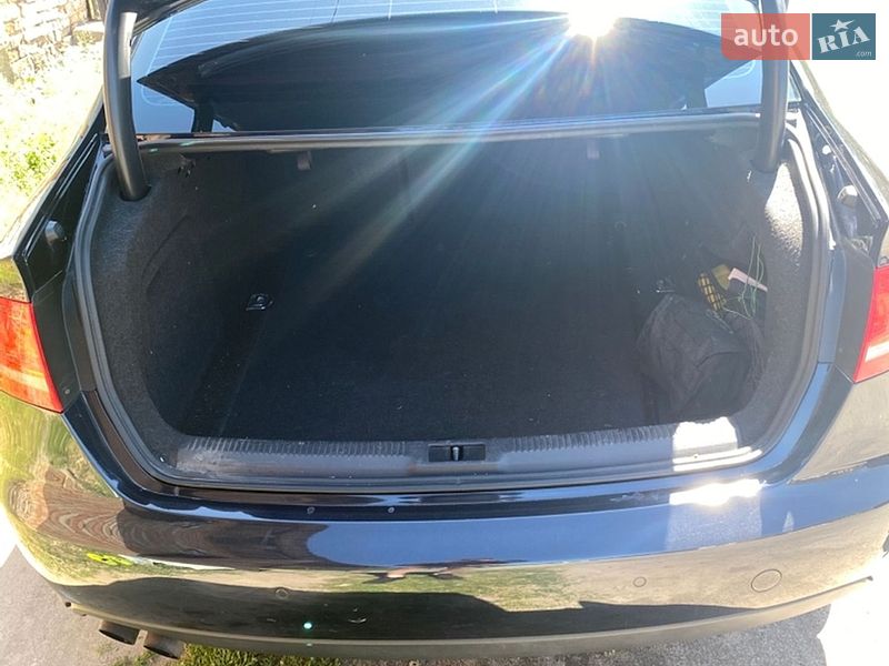 Седан Audi A4 2009 в Литине