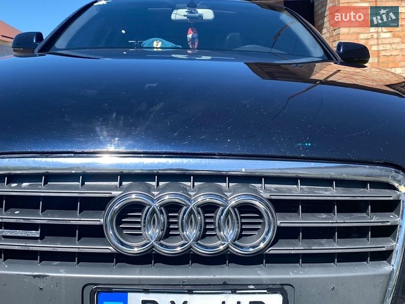 Седан Audi A4 2009 в Литине