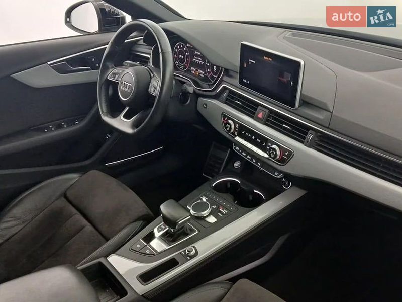 Седан Audi A4 2019 в Львові