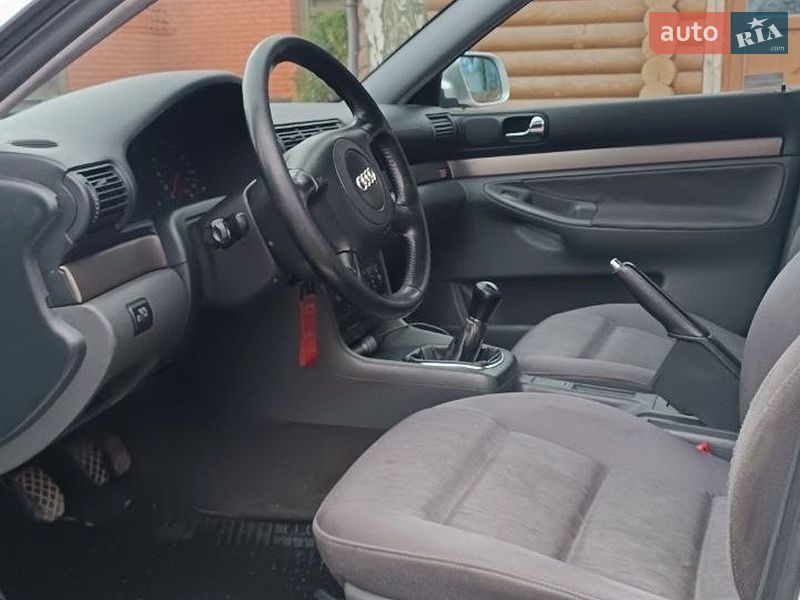 Універсал Audi A4 2001 в Карнаухівці