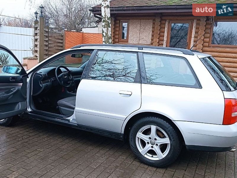Універсал Audi A4 2001 в Карнаухівці