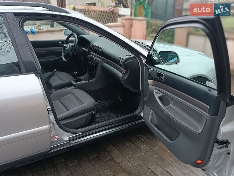 Універсал Audi A4 2001 в Карнаухівці