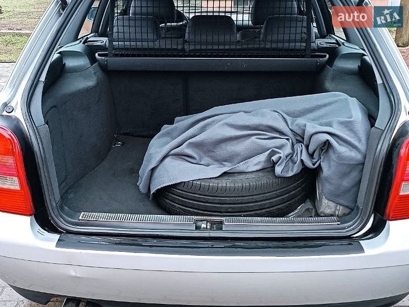Універсал Audi A4 2001 в Карнаухівці