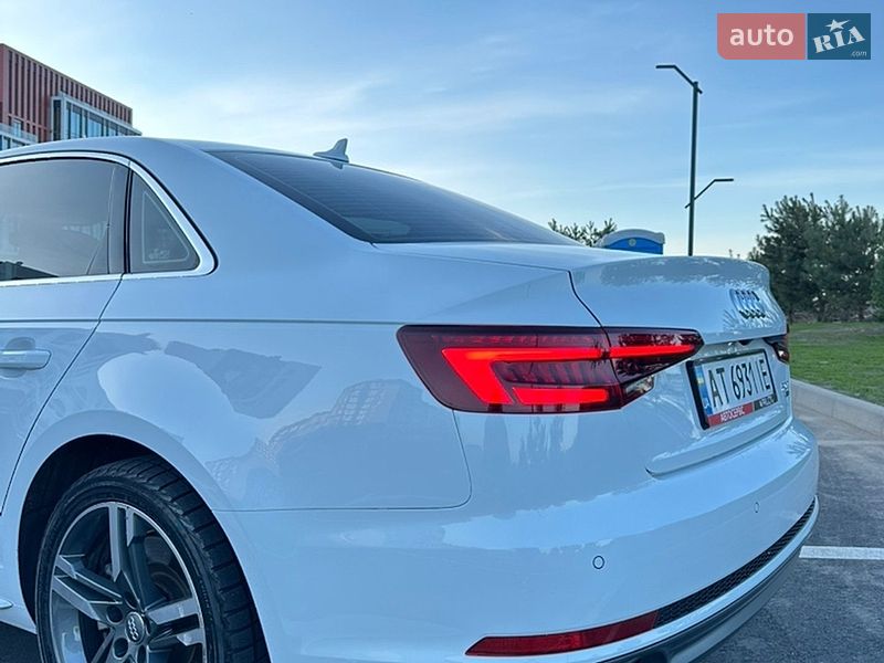 Седан Audi A4 2018 в Ровно