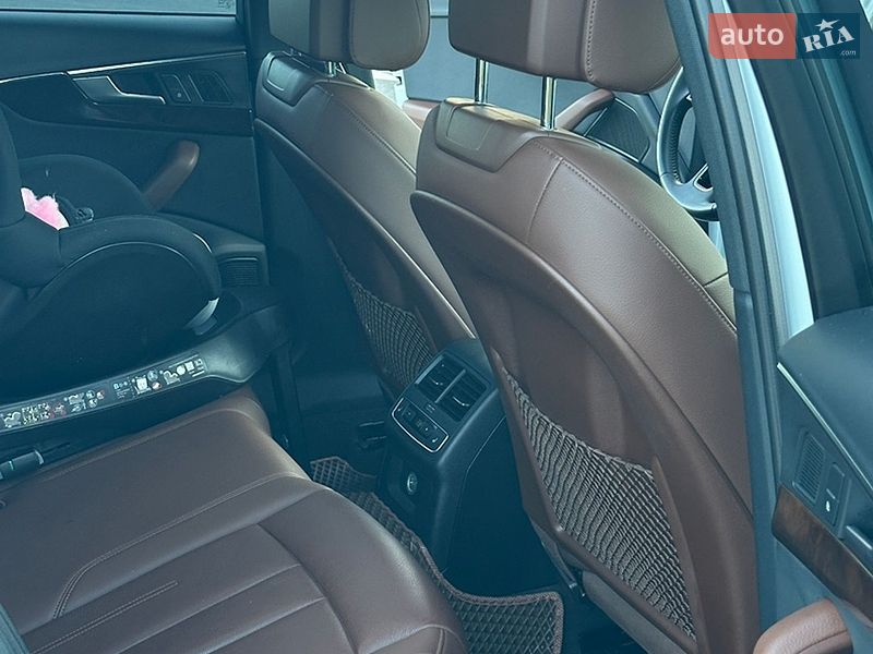 Седан Audi A4 2018 в Ровно