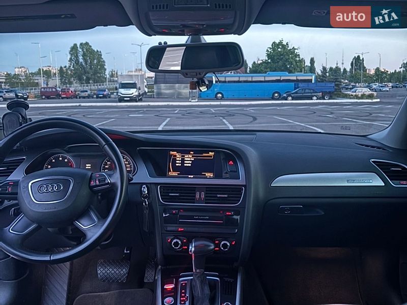 Седан Audi A4 2013 в Києві