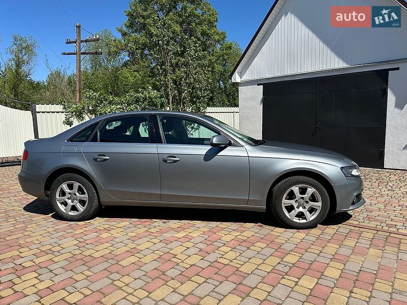 Седан Audi A4 2011 в Киеве