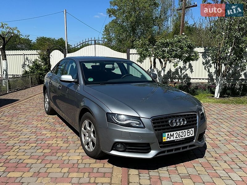 Седан Audi A4 2011 в Киеве