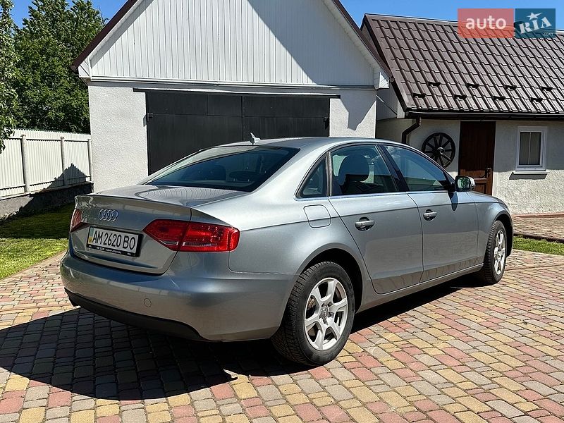 Седан Audi A4 2011 в Киеве