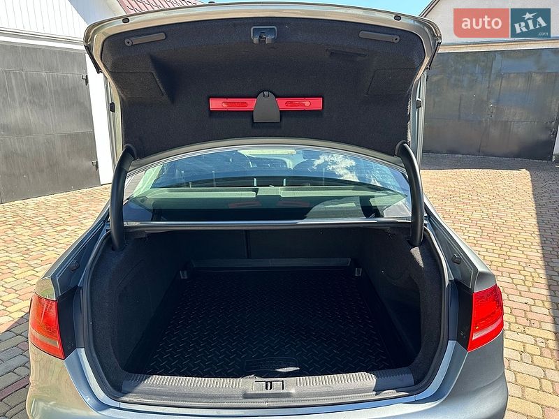 Седан Audi A4 2011 в Киеве