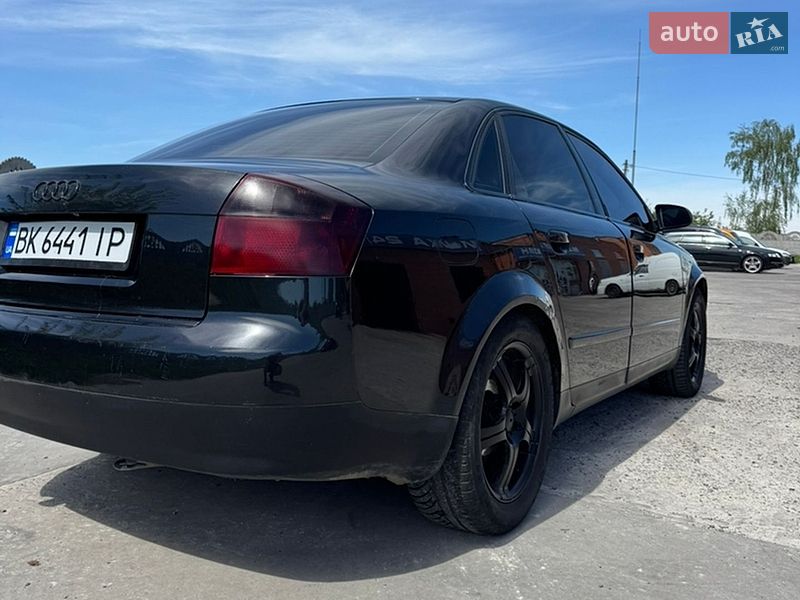 Седан Audi A4 2003 в Дубровиці