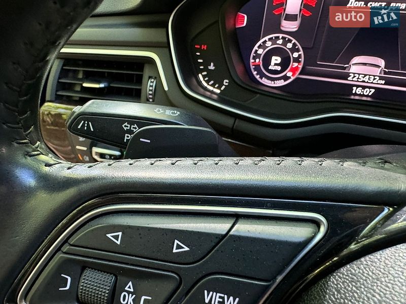 Седан Audi A4 2017 в Хмельницком
