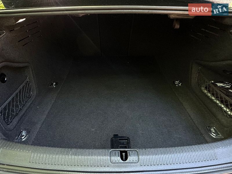 Седан Audi A4 2017 в Хмельницком