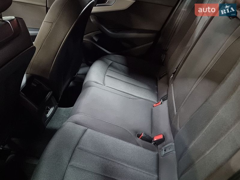 Седан Audi A4 2021 в Киеве