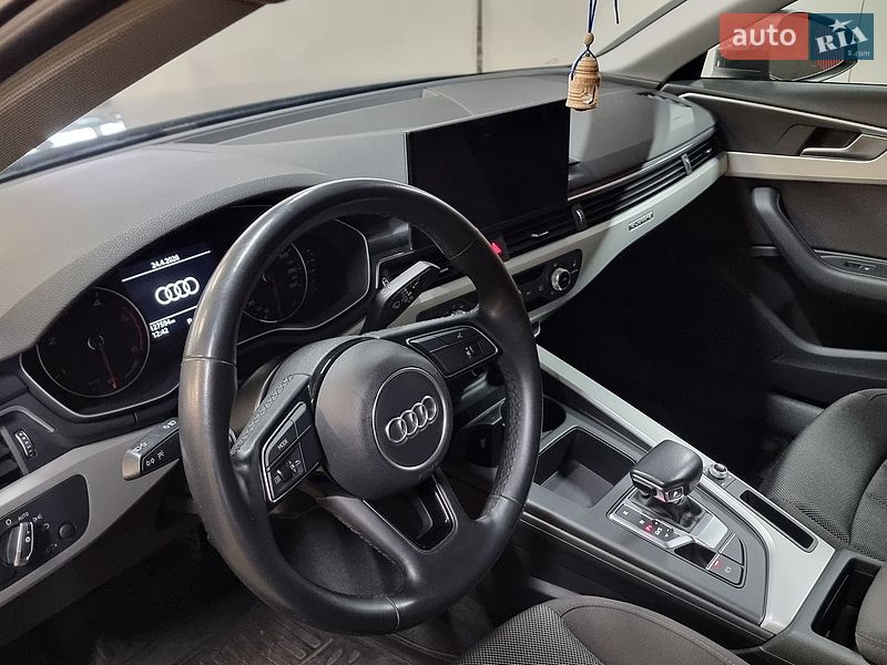 Седан Audi A4 2021 в Киеве
