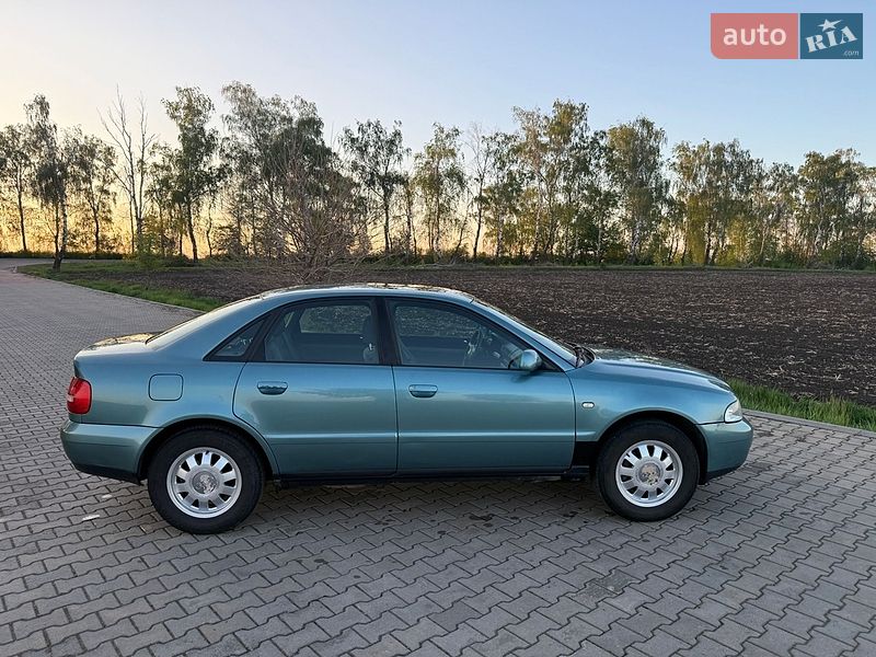 Седан Audi A4 1999 в Липовце