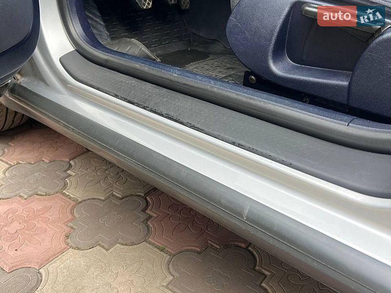 Седан Audi A4 2001 в Днепре