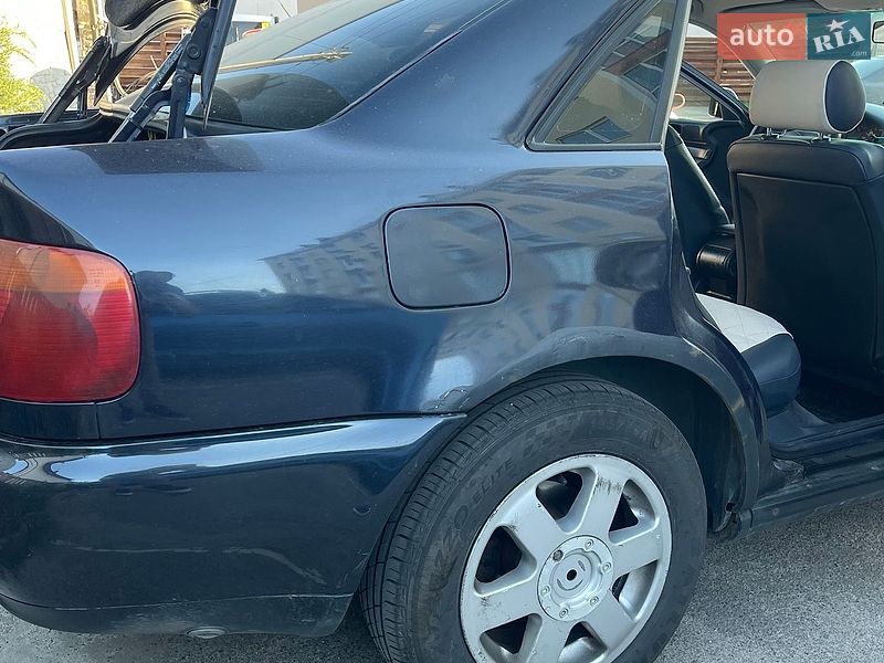 Седан Audi A4 1996 в Гостомеле