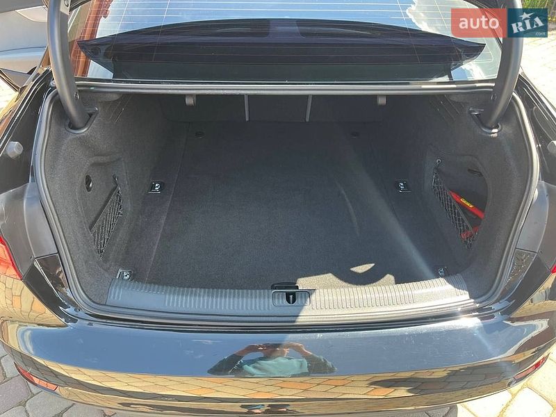 Седан Audi A4 2016 в Рівному