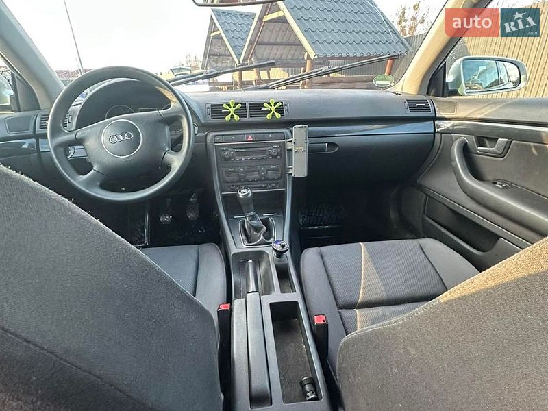 Седан Audi A4 2004 в Сарнах