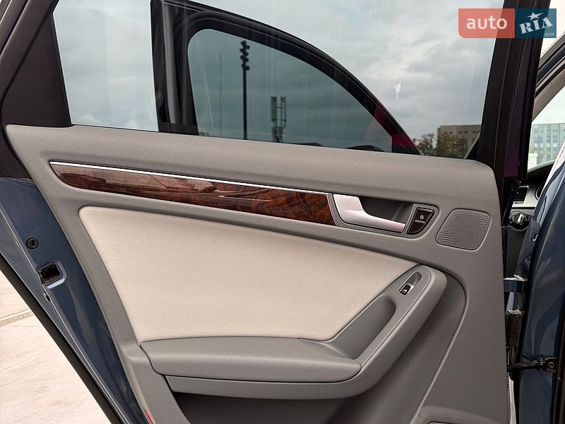 Седан Audi A4 2014 в Киеве