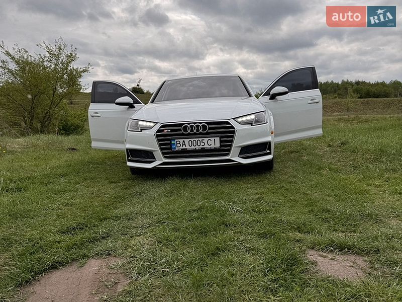 Седан Audi A4 2019 в Александрие