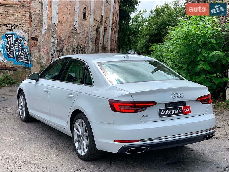 Седан Audi A4 2019 в Александрие