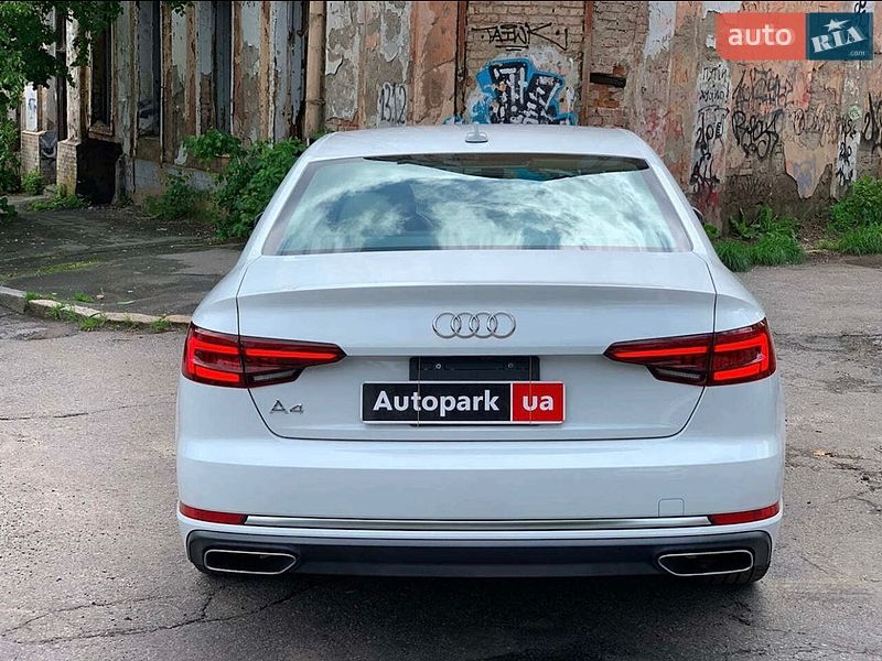 Седан Audi A4 2019 в Александрие