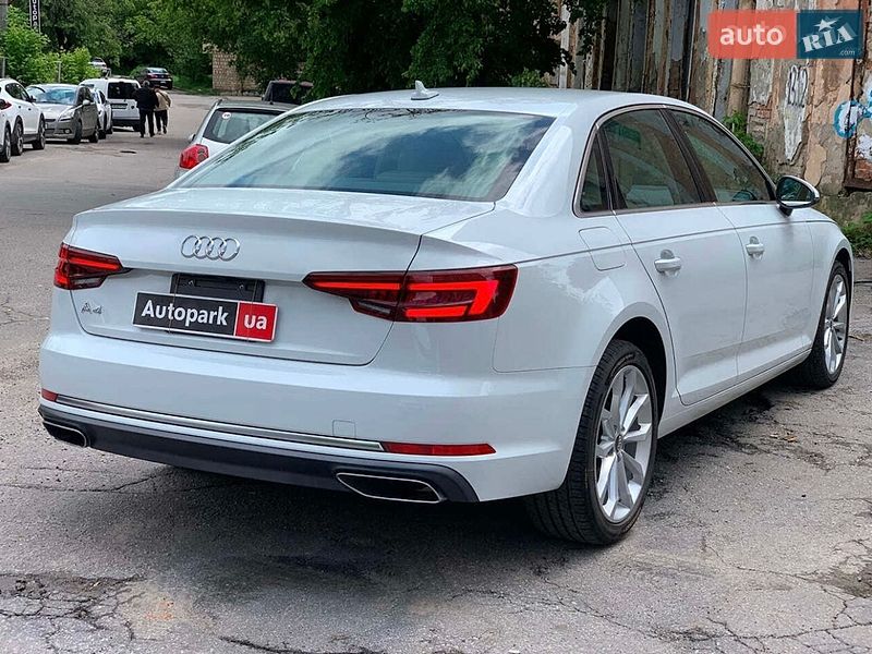 Седан Audi A4 2019 в Александрие