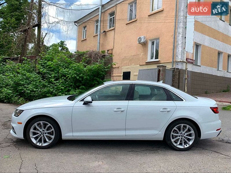 Седан Audi A4 2019 в Житомире