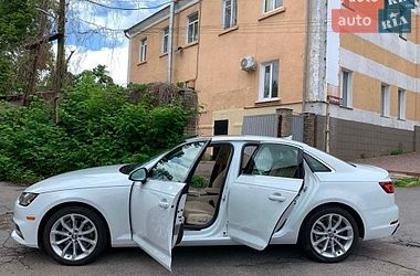 Седан Audi A4 2019 в Александрие
