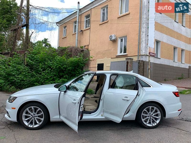Седан Audi A4 2019 в Александрие