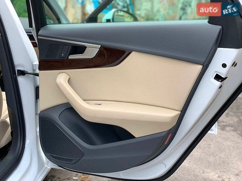 Седан Audi A4 2019 в Александрие