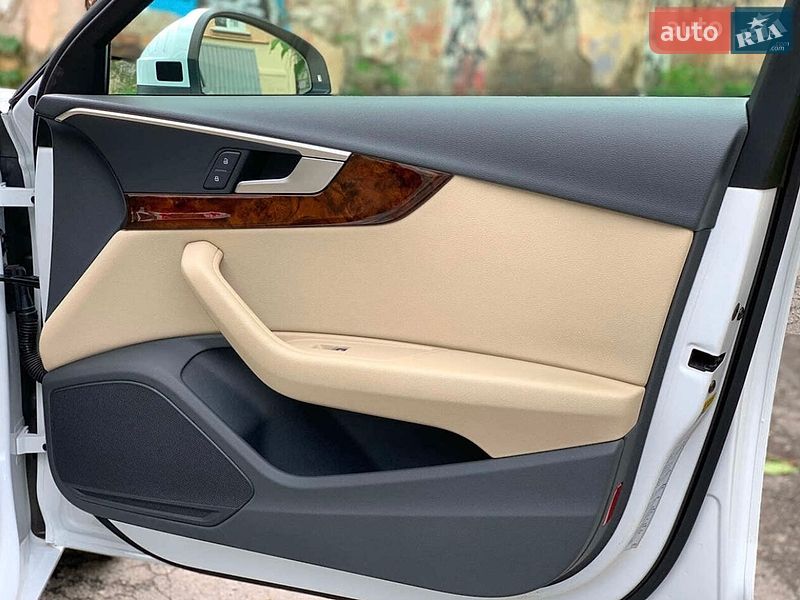 Седан Audi A4 2019 в Александрие