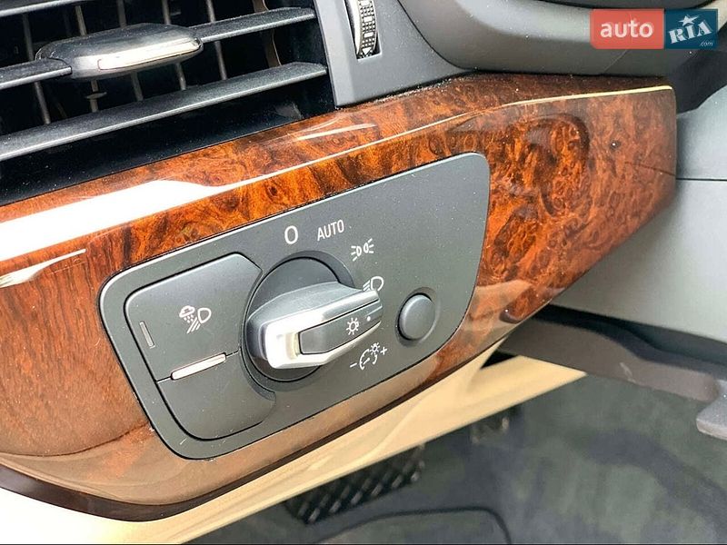 Седан Audi A4 2019 в Александрие