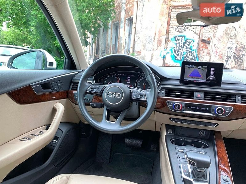 Седан Audi A4 2019 в Александрие