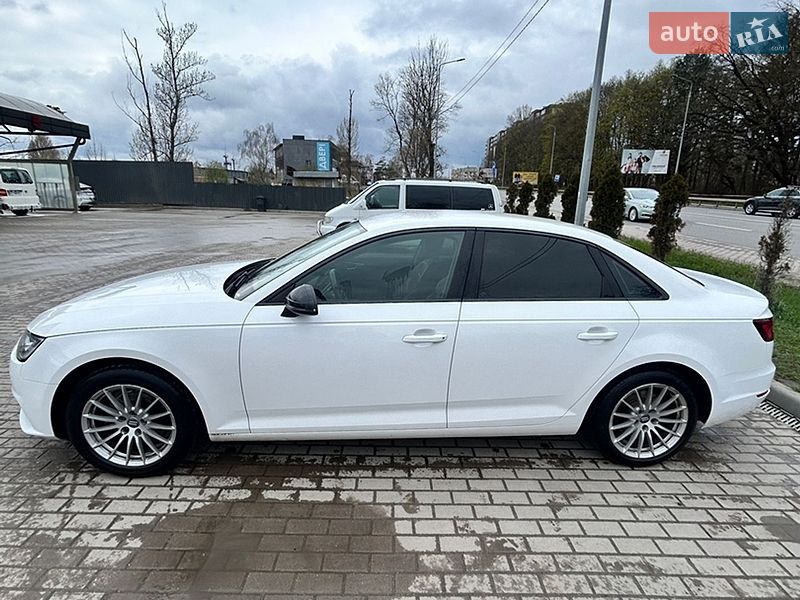 Седан Audi A4 2017 в Львове