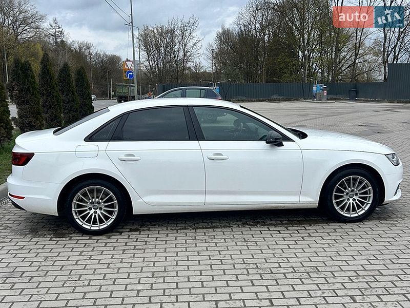 Седан Audi A4 2017 в Львове