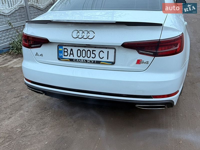 Седан Audi A4 2019 в Александрие