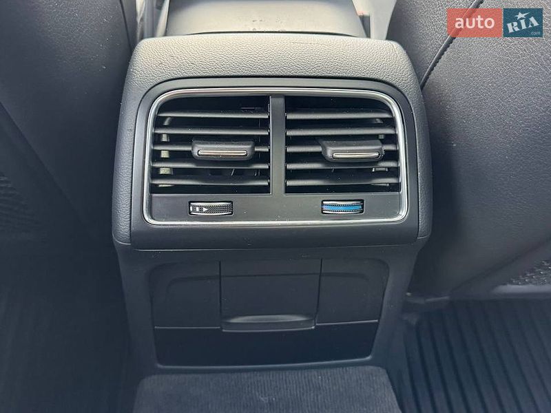 Седан Audi A4 2016 в Киеве